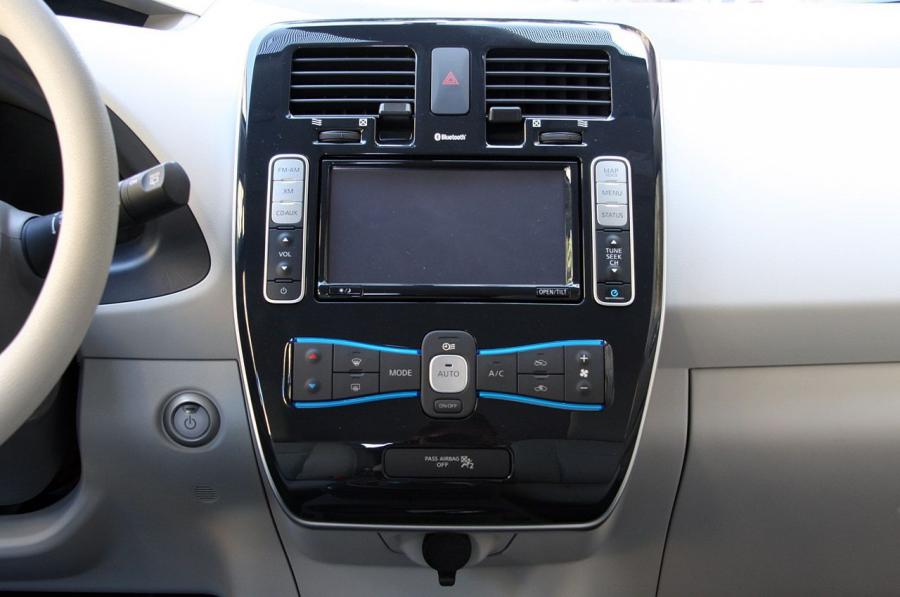  Nissan Leaf 2011 года  (фото 18 из 53)